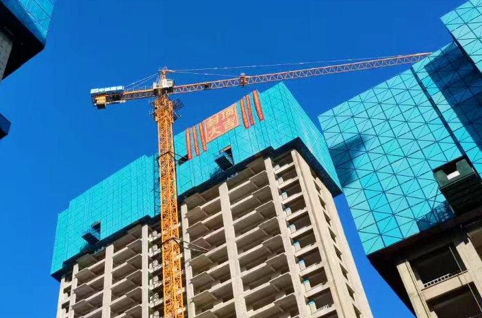 【倾心匠筑 喜封金顶】betway88西汉姆联·东方樾府17#楼顺利封顶