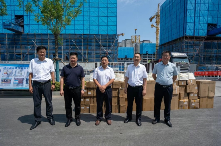 市总工会到betway88西汉姆联开展“送清凉”活动