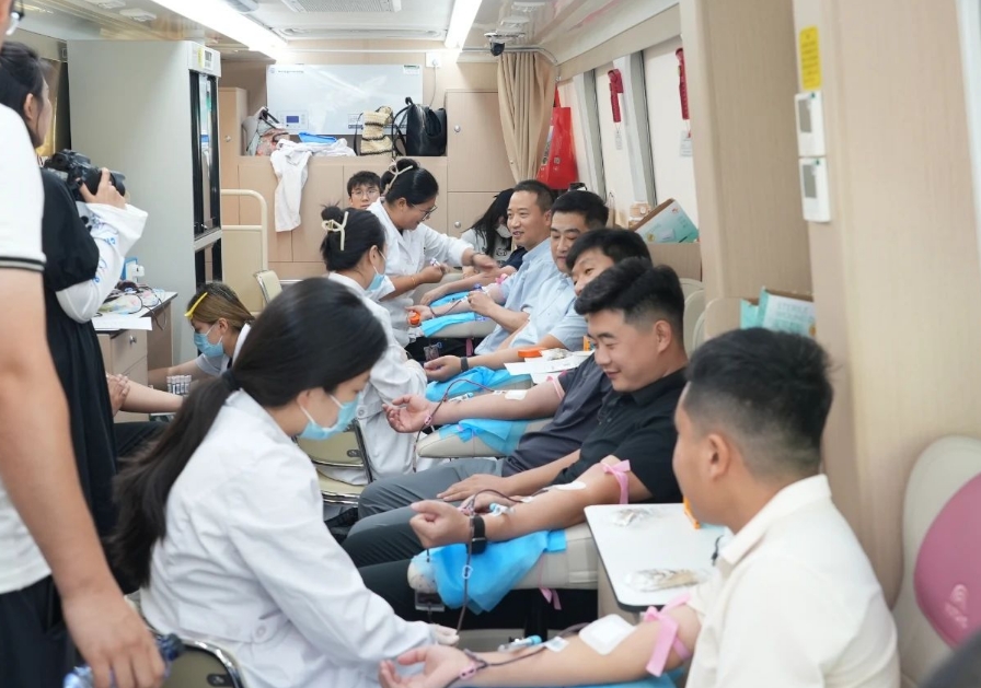 betway88西汉姆联组织开展无偿献血活动