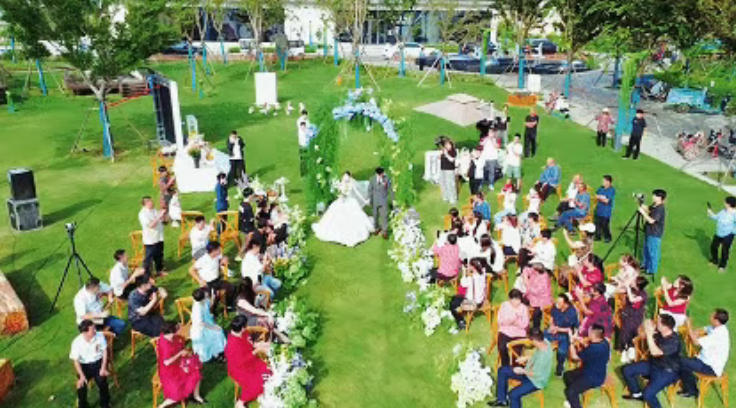 龙湖月色旅游度假区草坪婚礼圆满举办，解锁 “文旅 + 婚庆” 新场景
