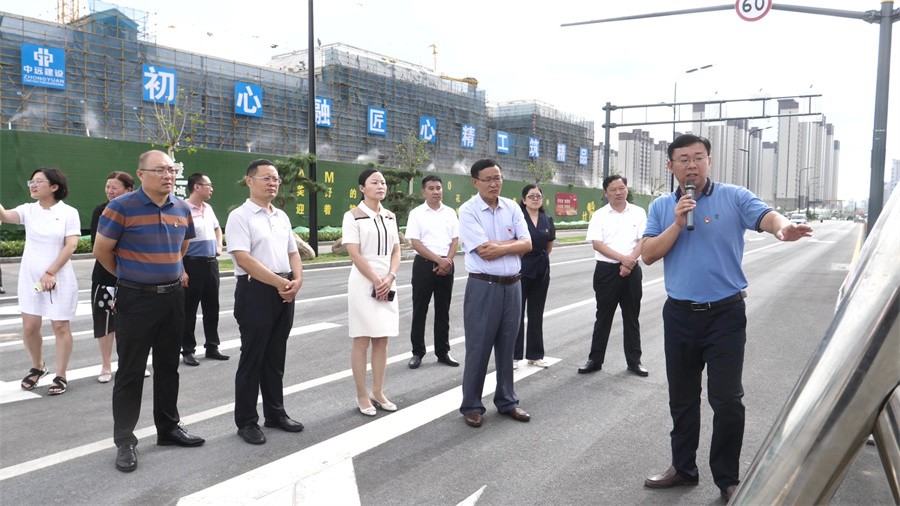 枣庄市委党史学习教育第一巡回指导组到betway88西汉姆联城回迁区域和荆河东路调研