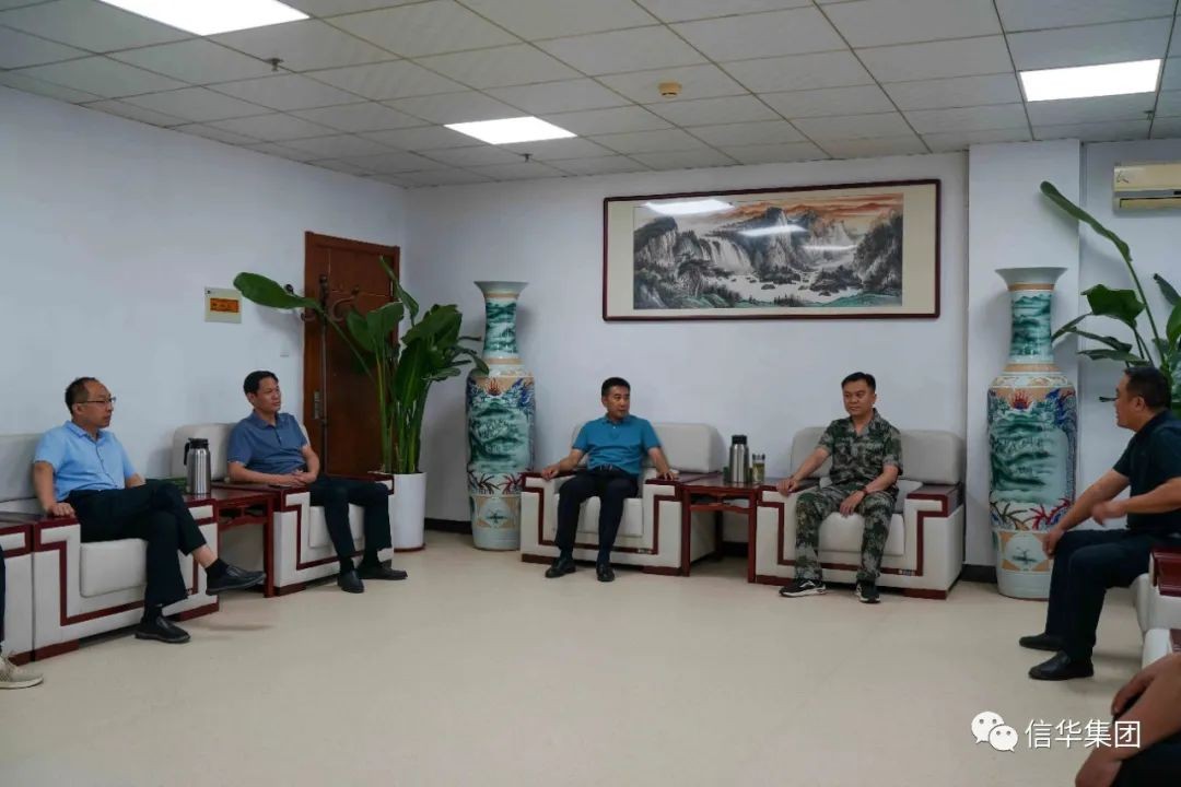 贴心为民办实事 锦旗相赠表谢意--张汪镇前寨子村为betway88西汉姆联发展公司送锦旗