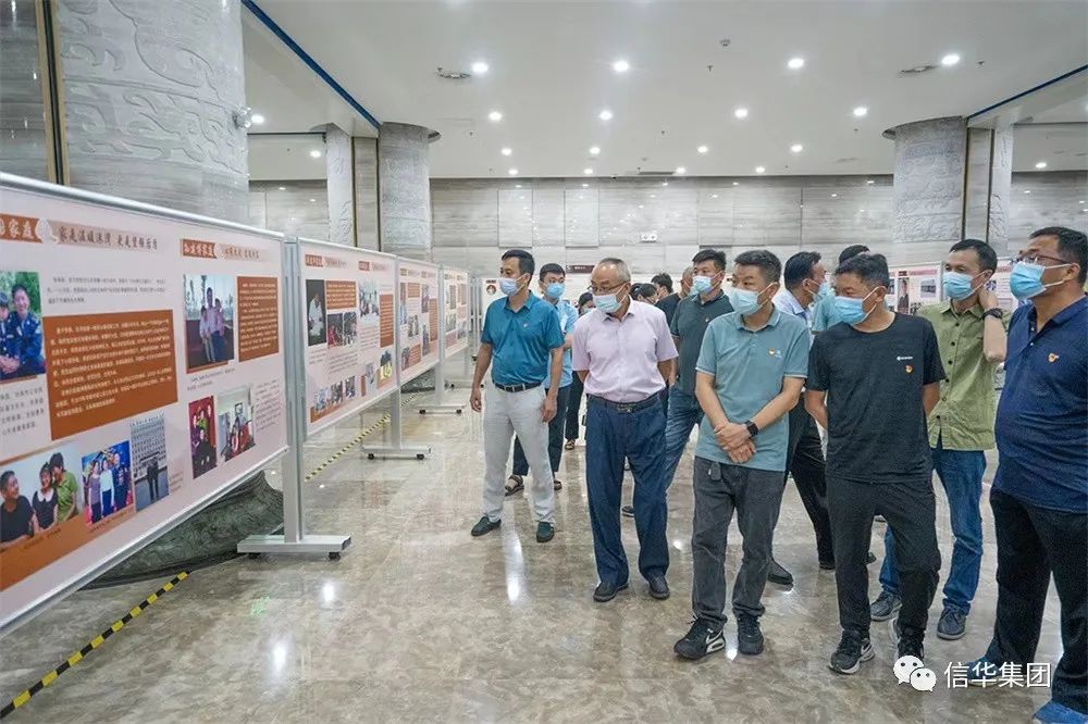 山东betway88西汉姆联发展公司组织参观“喜迎二十大家和万事兴”齐鲁好家风主题展