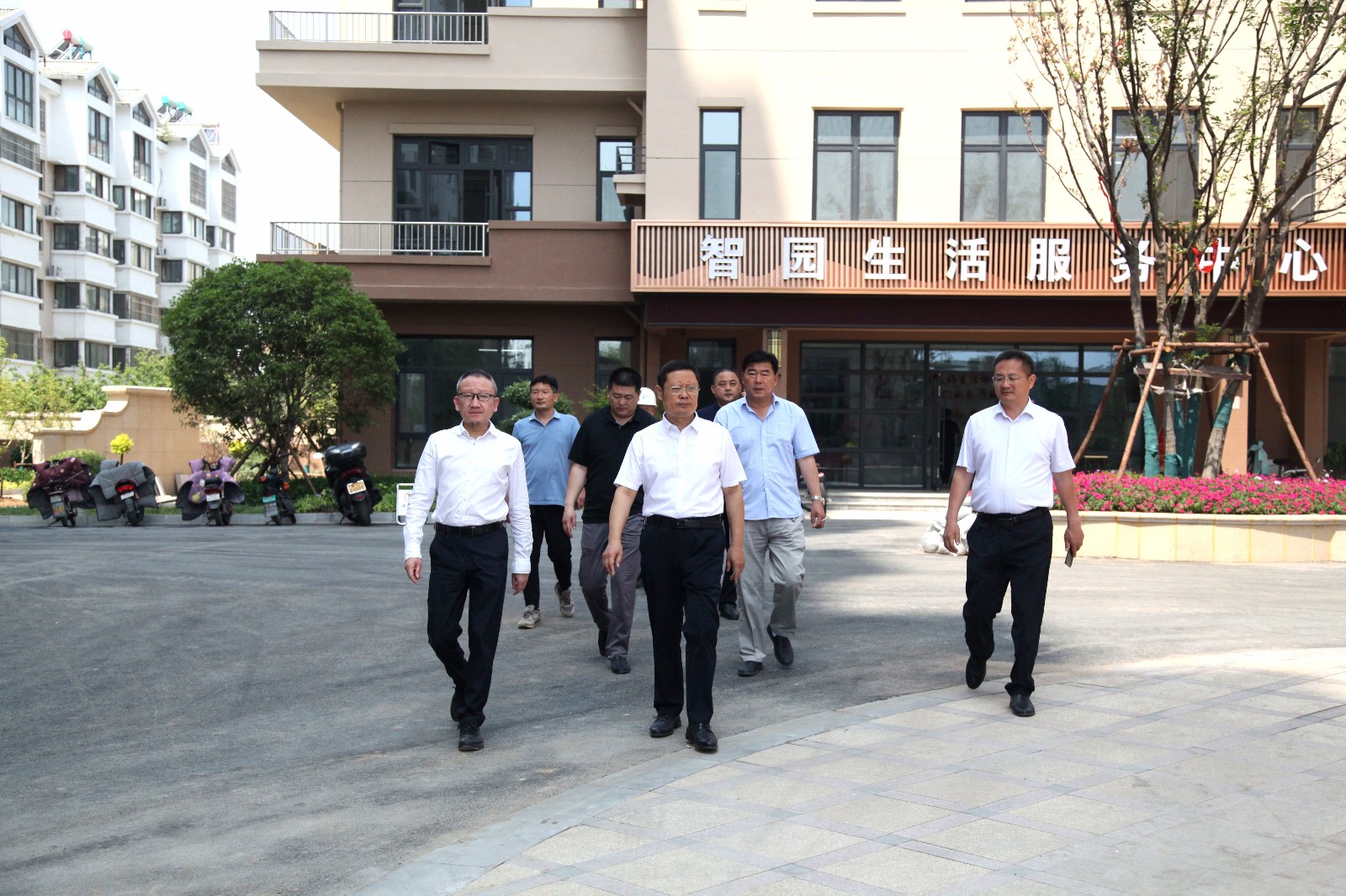 betway88西汉姆联党委书记、董事长徐俊调研betway88西汉姆联城·智园交房筹备工作