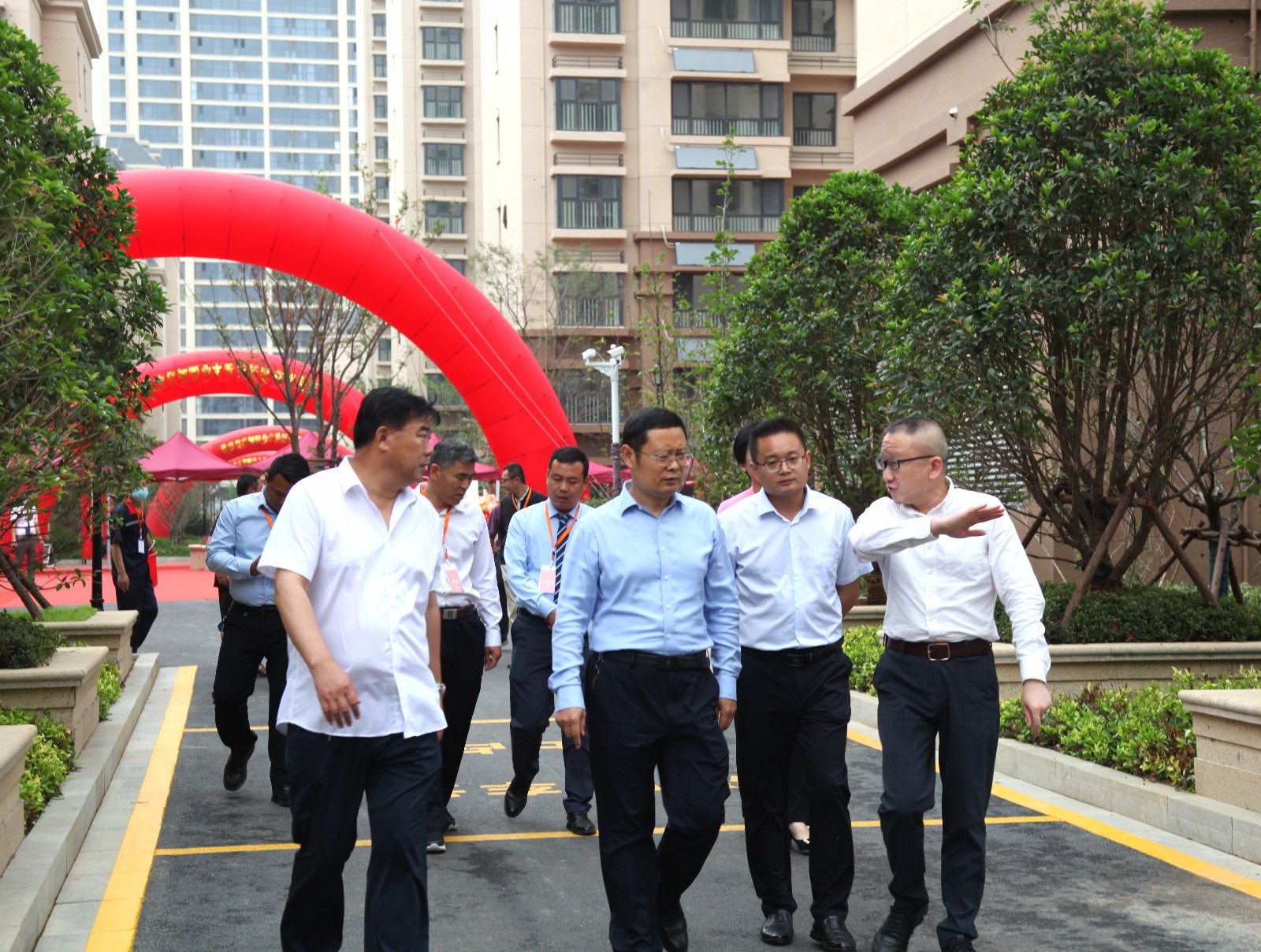 徐俊董事长到betway88西汉姆联城·智园现场调研上房情况