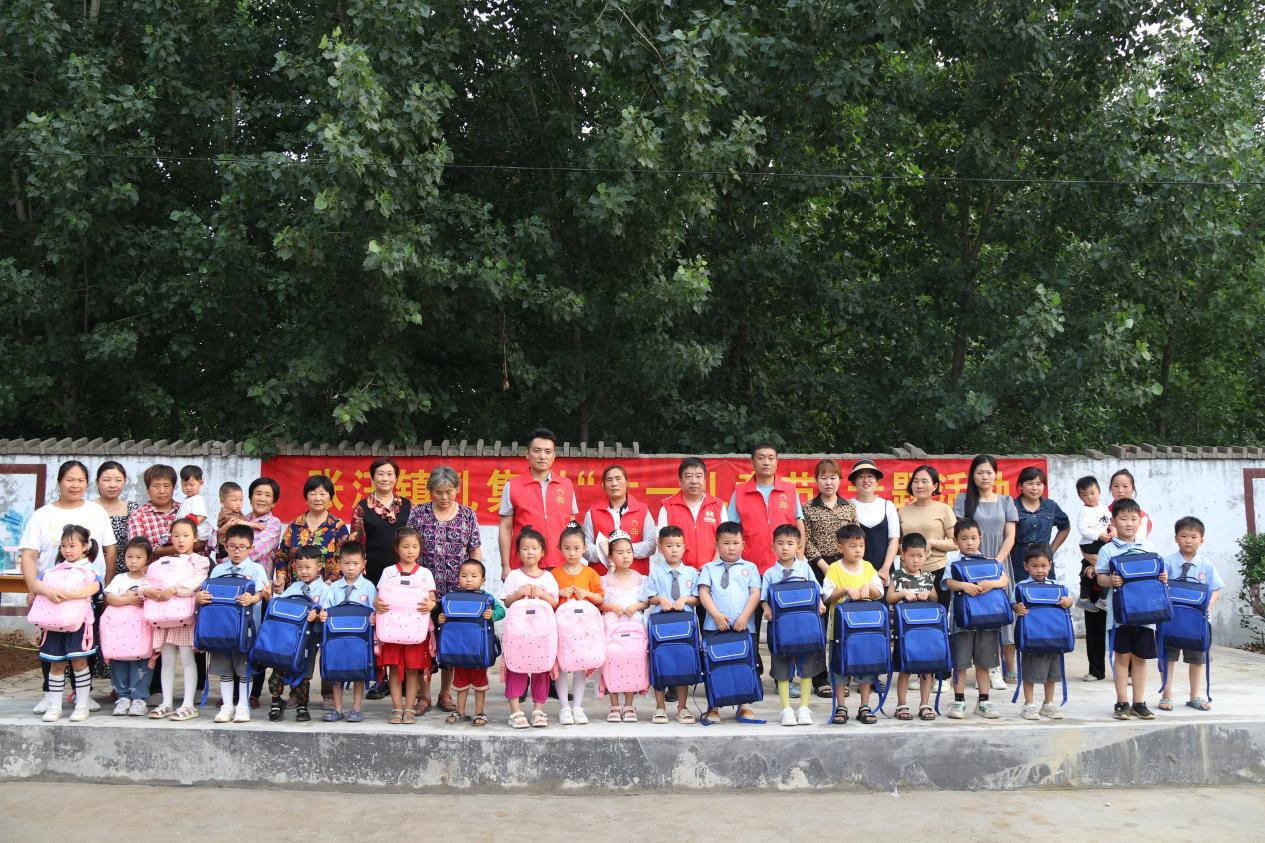 远大安装公司赴张汪镇孔集村开展儿童节慰问活动