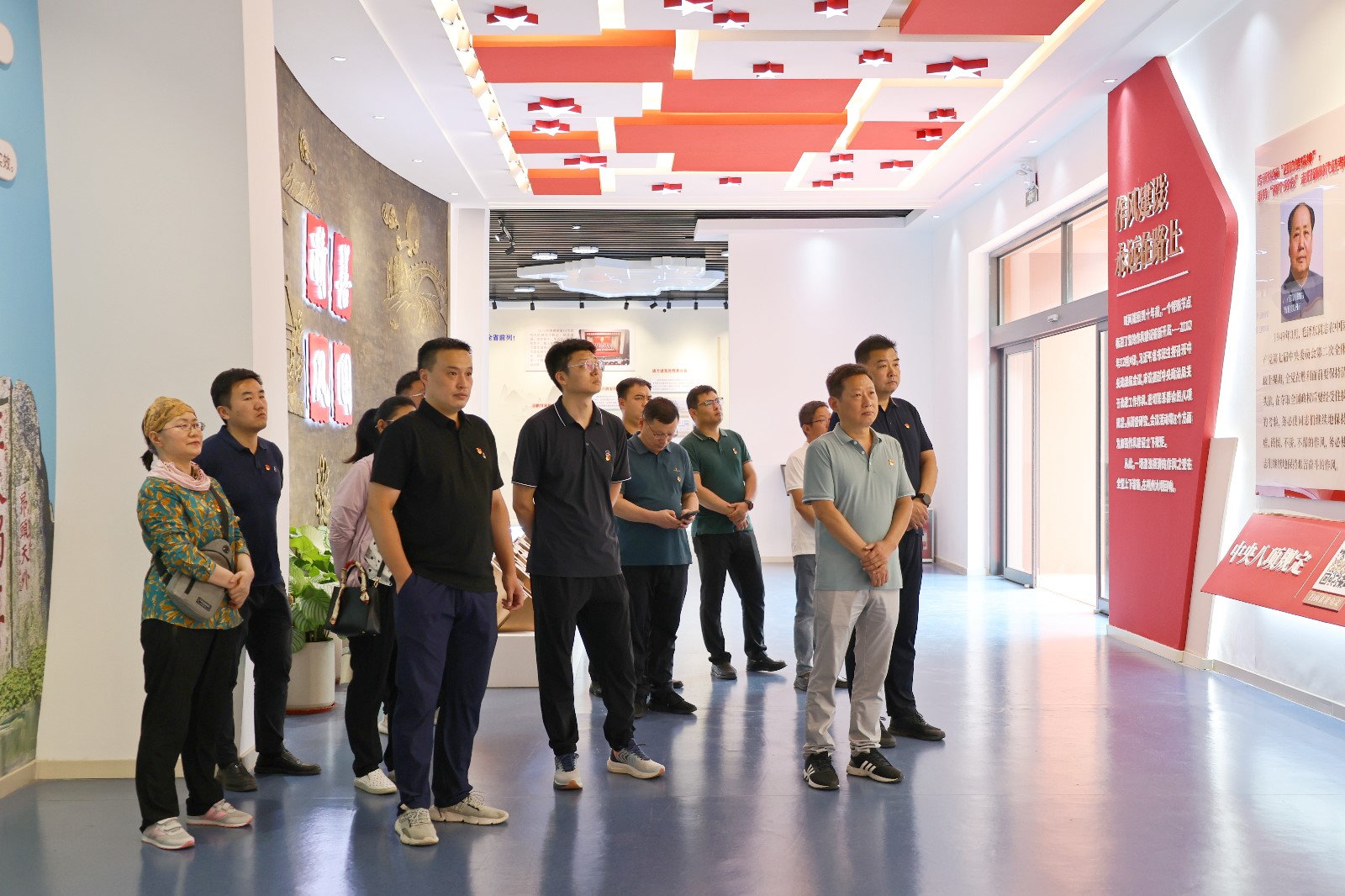 betway88西汉姆联行政党支部开展党风廉政警示教育活动