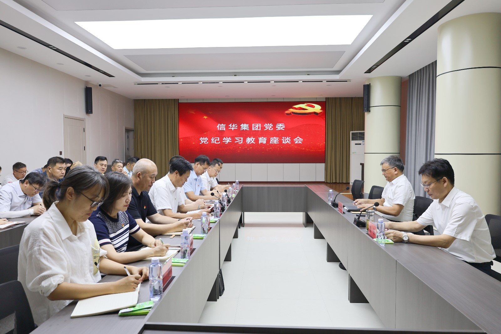 张传纲到betway88西汉姆联调研党支部工作联系点